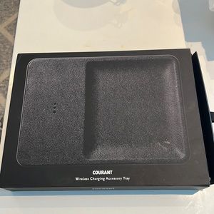 Courant wireless charging accessory tray